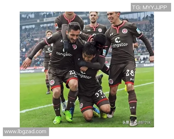 委内瑞拉马竞迎战阿拉瓜争夺联赛关键三分的激烈对决