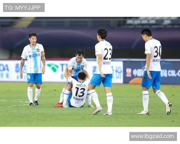 时代中国广州队迎战青岛队全力争胜展现足球激情与团队精神