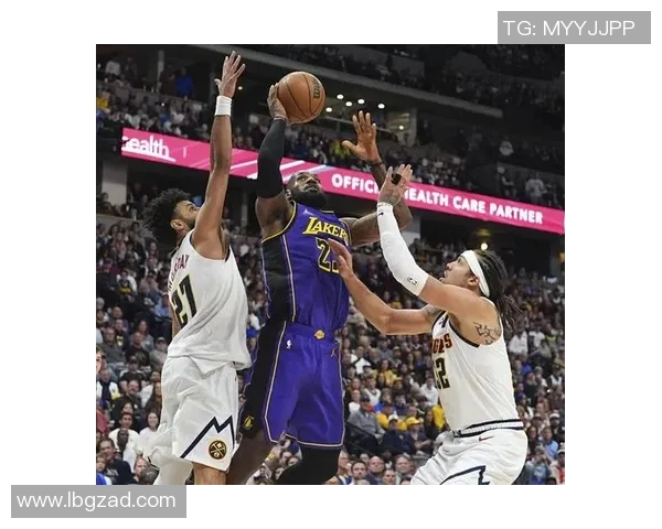 湖人与掘金激战回顾赛季对决精彩瞬间与关键数据分析