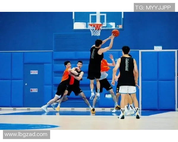 CBA赛场激战辽宁队迎战天津咪咕展现篮球魅力与团队精神