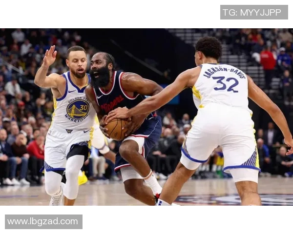 勇士与快船2019年季后赛对决回顾激烈战况与精彩瞬间分析