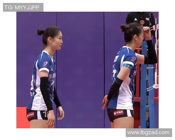 女排联赛江苏队与浙江队激战正酣精彩瞬间引人瞩目